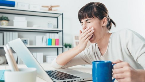 БЕЗВОЉНИ СТЕ И САМО ВАМ СЕ СПАВА ТОКОМ ЈЕСЕНИ? Ово су начини да пребродите умор