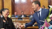 DŽENTLMENSKI POTEZ SINIŠE MALOG: Ministar povodom praznika svim poslanicama poklonio cveće (FOTO)