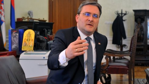 СЕЛАКОВИЋ О НАПАДУ НА САНДРУ БОЖИЋ: Додатна трагедија и срамота за оне који у недостатку идеја прибегавају насиљу и блокадама