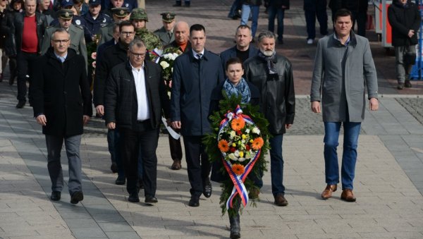 ВЕНЦИ СРПСКИМ РАТНИЦИМА: И у Краљеву обележен Дан државности