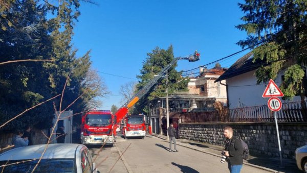 ДЕТАЉИ ПОЖАРА У РЕЗИДЕНЦИЈИ ХРВАТСКЕ АМБАСАДЕ: Ватрогасци на терену, сумња се да је ватра букнула због неисправних инсталација (ФОТО/ВИДЕО)