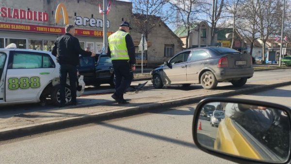 СУДАР У ЦЕНТРУ ЗРЕЊАНИНА: Полиција обавља увиђај (ФОТО)