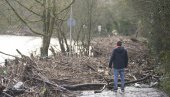 DRAMATIČNE SCENE U ENGLESKOJ: Oluja Junis pustoši sve pred sobom (FOTO)