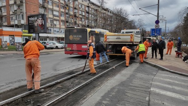 САНАЦИЈА АСФАЛТА ОКО ШИНА: Радови у Пожешкој улици