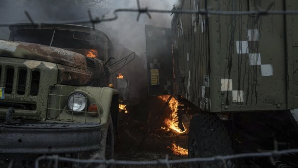 УЗНЕМИРУЈУЋЕ ФОТО: Руска пешадија заузима положаје нациста у ДНР, током борби освојили и амерички Џавелин! (ФОТО)