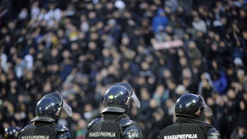 HAOS: Ministarstvo sporta traži da nadležni u Srbiji hitno reaguju posle međusobne tuče navijača i igrača (VIDEO) HAOS: Ministarstvo sporta traži da nadležni u Srbiji hitno reaguju posle međusobne tuče navijača i igrača (VIDEO)