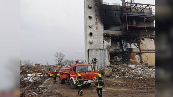 ИЗГОРЕО ОБЈЕКАТ ГИГАНТА: Фотографије са места пожара у Чачку (ФОТО)