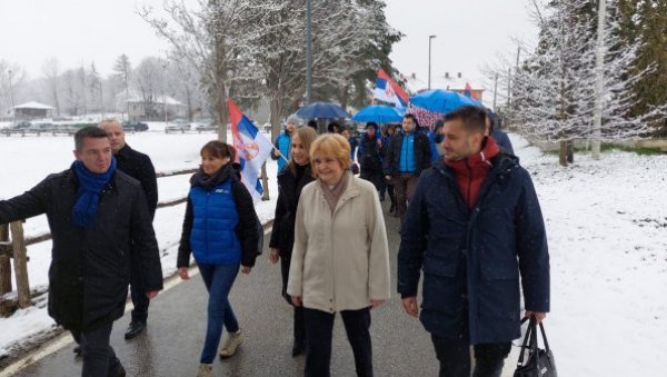 НАЈВАЖНИЈЕ ДА СВИ ЖИВИМО БОЉЕ: Грујичић, Николић и Јањушевић обишли Моравички округ (ВИДЕО)