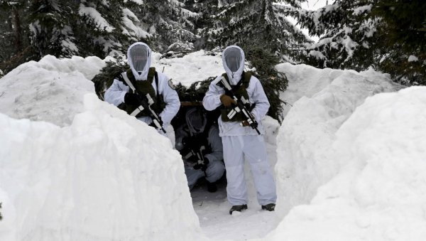 ПОГЛЕДАЈТЕ ФОТОГРАФИЈЕ СА ОБУКЕ: Припадници САЈ на Копаонику (ФОТО)