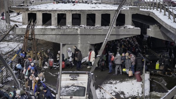 БЛЕФИРА ЛИ ЗЕЛЕНСКИ ИЛИ СЕ ОДРИЧЕ НАТО? Председник Украјине изненадио изјавама о могућности преговора око статуса Крима и Донбаса