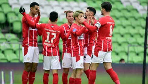 ONO ŠTO JE DO SKORO IZGLEDALO NEMOGUĆE SADA DELUJE DOSTIŽNO: Tri Ajaksova kiksa vratila su PSV u život