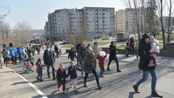 ШЕТЊОМ ДО ШКОЛЕ И ВРТИЋА: Протест дела становника насеља Степа који желе да буду у надлежности града