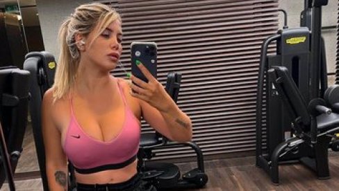 E, VANDA SAD SI GA PRETERALA! Fudbalska zavodnica pokazala gole grudi, a nisu baš neke (FOTO)