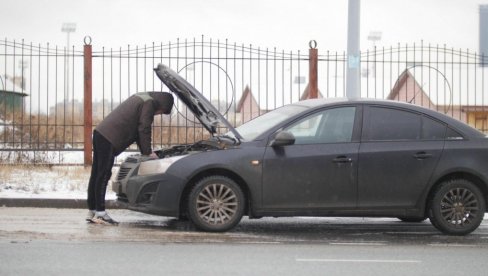 UŠTEDITE VREME I NOVAC: Stvari na automobilu koje možete SAMI zameniti