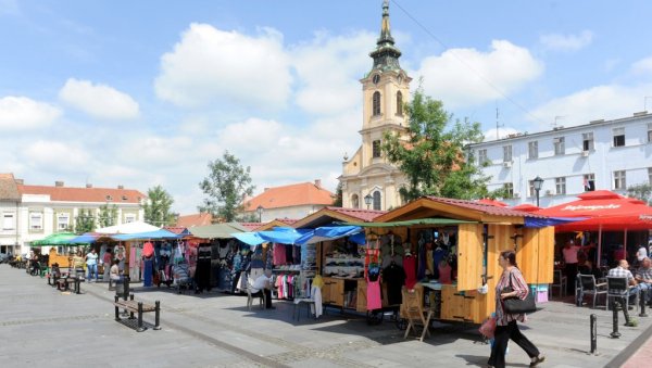 ЗЕ­МУН­СКА ПИ­ЈА­ЦА ПО­НО­ВО НА МА­СА­РИ­КО­ВОМ ТР­ГУ: Продавци се враћају на своју некадашњу позицију