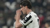 SRBIN JE SAM PROTIV SVIH: Vlahović u klinču sa četvoricom - dokaz da Juventus nema tim (VIDEO)