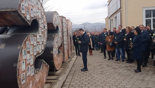 СЕЋАЊЕ НА ЖРТВЕ: Обележено 18 година од мартовског погрома на КиМ (ФОТО)