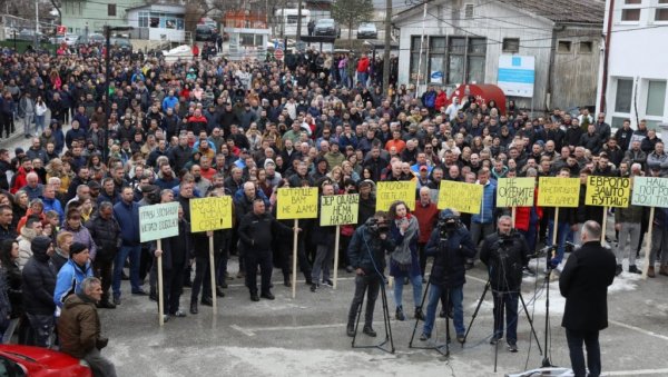 ЕВРОПО, ЗАШТО ЋУТИШ?: Протест мештана Штрпца због хапшења и малтретирања Срба (ФОТО)