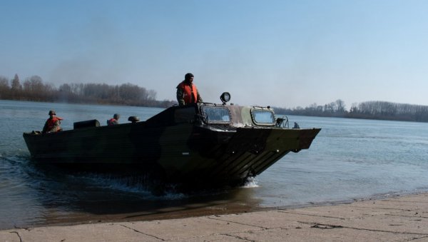 РЕДОВНА ОБУКА ПРВОГ ПОНТОНИРСКОГ БАТАЉОНА: Реализоване тактичке радње при савлађивању водених препрека