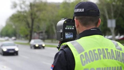 SEDAM OSOBA LAKŠE POVREĐENO: U Južnobačkom okrugu za dan dogodilo se 13 saobraćajnih nesreća