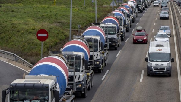 ШПАНЦИ БЕЗ МЛЕКА, ИТАЛИЈАНИМА ВЕКНА СКУПА: Потрошачи у Европи суочени са несташицама и свакодневним скоковима цена