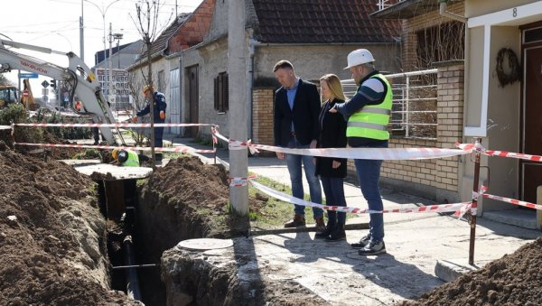 ВРШАЧКА ЗОНА СЕВЕР ПОСТАЈЕ РЕАЛНОСТ: Гради се доводник воде до парцеле на путу за Зрењанин