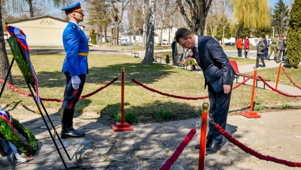 МИРОВИЋ: Дужни смо да се сећамо свих жртава како би будуће генерације имале узоре