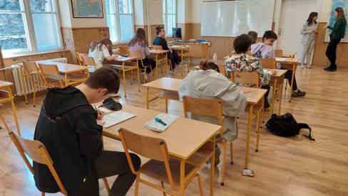 KOMBINOVANI TEST BIO LAK: Sila potiska namučila maturante