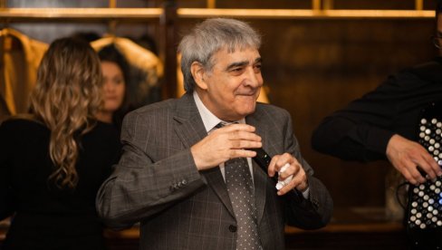 ŠETA SE U NEVIĐENOM IZDANJU: LJuba Aličić šokirao korisnike društvenih mreža ŠETA SE U NEVIĐENOM IZDANJU: LJuba Aličić šokirao korisnike društvenih mreža