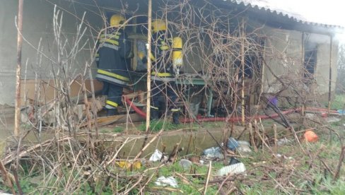 ГОРИ КУЋА КОД ВАРВАРИНА: Станар заложио да се угреје, а онда је букнула ватра ГОРИ КУЋА КОД ВАРВАРИНА: Станар заложио да се угреје, а онда је букнула ватра
