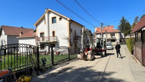 РВАЛИ СЕ ОКО ПИШТОЉА ДВА ПУТА ОПАЛИО: Оптужен Славољуб Трајковић за покушај убиства у Реснику РВАЛИ СЕ ОКО ПИШТОЉА ДВА ПУТА ОПАЛИО: Оптужен Славољуб Трајковић за покушај убиства у Реснику