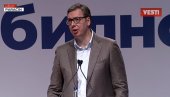 VUČIĆ PORUČIO PARAĆINCIMA: Pristojna Srbija se podigla, narod niko ne može da prevari (FOTO/VIDEO)