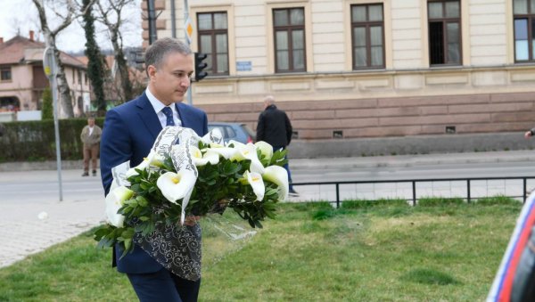 СТЕФАНОВИЋ У ЗАЈЕЧАРУ: Министар одао почаст настрадалом полицијском службенику Ивану Ђурђевцу