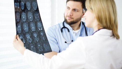 ЧАК 20.000 ЉУДИ МОЖДА ИМА СКРИВЕНИ ПАРКИНСОН, А ДА ТО НИ НЕ ЗНА: Ово је апел стручњака, симптоми су тихи