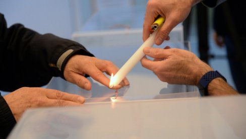 ZATVORENA BIRAČKA MESTA NA IZBORIMA U AP KiM: Velika izlaznost u srpskim sredinama ZATVORENA BIRAČKA MESTA NA IZBORIMA U AP KiM: Velika izlaznost u srpskim sredinama