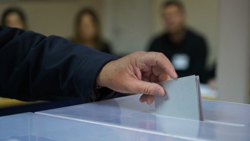 ОГЛАСИО СЕ ЦИК Српска листа освојила највише одборничких места у Зубином Потоку и Северној Митровици ОГЛАСИО СЕ ЦИК Српска листа освојила највише одборничких места у Зубином Потоку и Северној Митровици