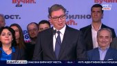 VUČIĆU NA POKLON - FRIŽIDER: Predsednik došao da proglasi pobedu, dočekalo ga nesvakidašnje iznenađenje! (FOTO)