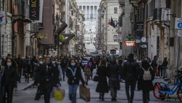 ВИШЕ ПЕШАЧИТЕ! НЕ КУПАЈТЕ СЕ: Како се живот Европљана променио увођењем санкција Русији?