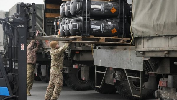 ЛОНДОН ОД КОСОВА ПРАВИ БУРЕ БАРУТА: Одлуку Британије да наоружа лажну државу српски званичници  оцењују као забрињавајућу