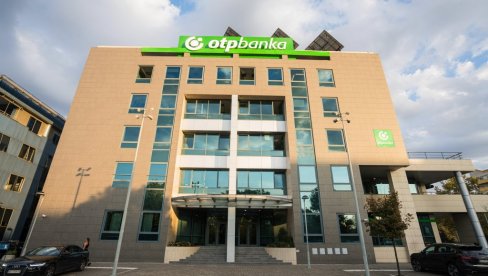 KAKO DA NE OSETITE PRAZNIČNE TROŠKOVE: Telefonom do mKeš kredita OTP banke za nekoliko minuta