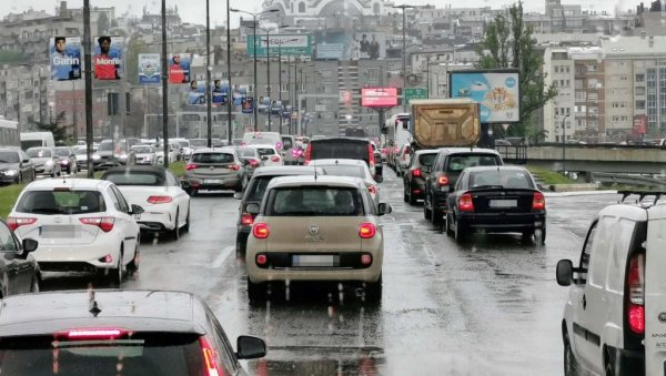 КОЛАПС У БЕОГРАДУ: Огромне гужве на Аутокоманди, колоне на мостовима (ФОТО/ВИДЕО)