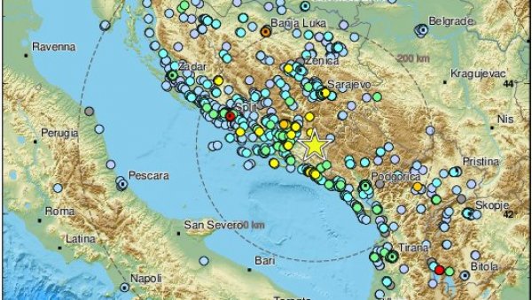 ПРВИ СНИМЦИ ЗЕМЉОТРЕСА: Снажан потрес БиХ, осетио се широм региона, људи у паници, стижу извештаји о материјалној штети (ФОТО+ВИДЕО)