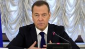 MEDVEDEV PORUČIO ZAPADU: Još niko nije ubrao letinu preko interneta, sankcije su bezvredne kad je reč o energentima i hrani