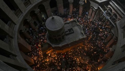 JERUSALIM U PLAMENU I TIŠINI: Zatvorena Crkva Svetog Groba, policija upala među vernike ispred Al Akse – više od 150 povređenih