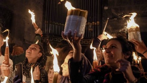 RADOST U JERUSALIMU: Blagodatni oganj sišao u Hram Vaskrsenja Hristovog