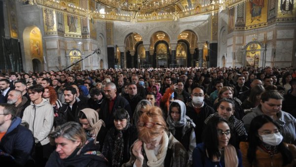 СПЦ И ВЕРНИЦИ ДАНАС СЛАВЕ ВАСКРС: Према веровању Христос је на данашњи дан победио смрт и свим људима даровао вечни живот