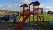 БУЈАНОВЧАНИ САМИ НАПРАВИЛИ ИГРАЛИШТЕ: Од идеје до реализације прошло пар месеци БУЈАНОВЧАНИ САМИ НАПРАВИЛИ ИГРАЛИШТЕ: Од идеје до реализације прошло пар месеци