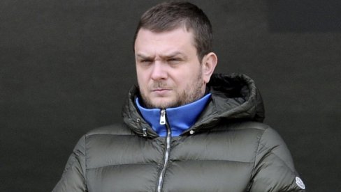 ВАЗУРА ОСУДИО ВРЕЂАЊЕ ПРЕДСЕДНИКА ВУЧИЋА: То није морално, помаже нам претходних 10 година ВАЗУРА ОСУДИО ВРЕЂАЊЕ ПРЕДСЕДНИКА ВУЧИЋА: То није морално, помаже нам претходних 10 година