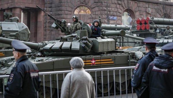 И ПОРЕД НАПАДА НА КРЕМЉ, ПАРАДА ЋЕ БИТИ ОДРЖАНА: Огласио се Путинов најближи сарадник - Предузимамо све мере