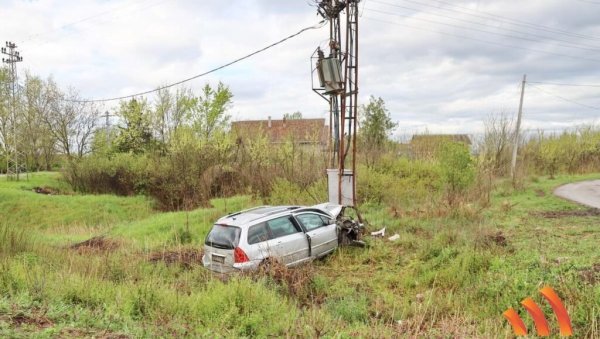 ДВЕ САОБРАЋАЈКЕ ЗА ПЕТ ДАНА У ИСТОЈ УЛИЦИ У ЈАШИ ТОМИЋУ: Опасна раскрсница са оштром кривином (ФОТО)